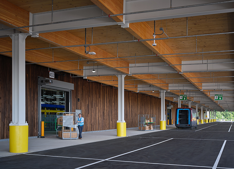 Amazon-DII5 Delivery Station-Exterior 5-Photo Credit Kendall McCaugherty_web